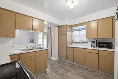1031 Glenwood Avenue, Waukegan, IL 60085 - Photo 7
