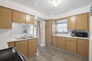 1031 Glenwood Ave, Waukegan, IL 60085 - Photo 7