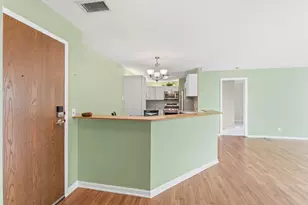 815 Leicester Rd, Elk Grove Village, IL 60007 - Photo 5