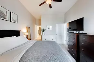 230 W Division St, Chicago, IL 60610 - Photo 11