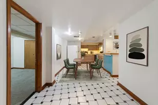 5723 N Artesian Ave, Chicago, IL 60659 - Photo 35