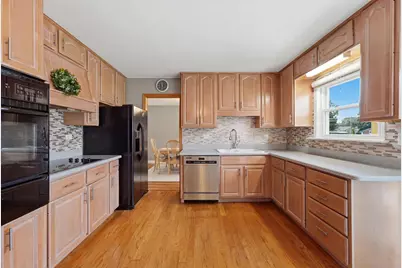 8030 Carlisle Drive, Hanover Park, IL 60133 - Photo 9