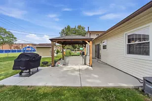 8030 Carlisle Dr, Hanover Park, IL 60133 - Photo 43