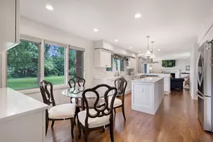 32 Chatham Ln, Oak Brook, IL 60523 - Photo 5