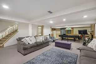 32 Chatham Ln, Oak Brook, IL 60523 - Photo 17
