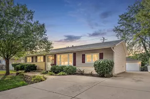224 Redwood Ave, Elk Grove Village, IL 60007 - Photo 1