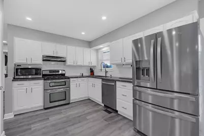 224 Redwood Avenue, Elk Grove Village, IL 60007 - Photo 7