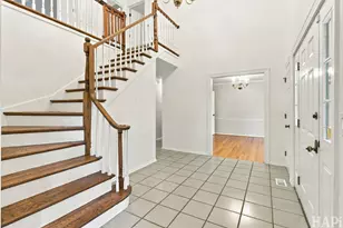 22 Bruce Cir N, Hawthorn Woods, IL 60047 - Photo 3