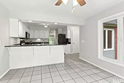 22 Bruce Circle N, Hawthorn Woods, IL 60047 - Photo 9