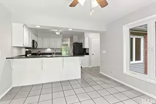 22 Bruce Cir N, Hawthorn Woods, IL 60047 - Photo 9
