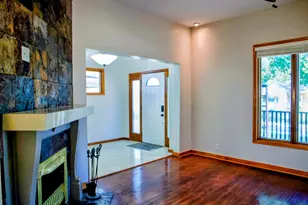 1037 N 8th St, Springfield, IL 62702 - Photo 5