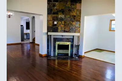 1037 N 8th Street, Springfield, IL 62702 - Photo 3