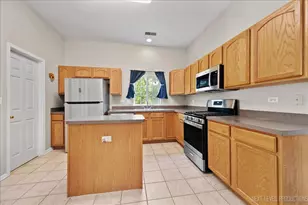 2402 Wilton Ln, Aurora, IL 60502 - Photo 9