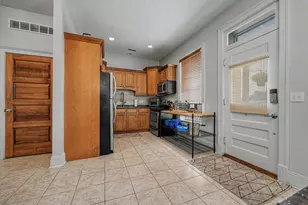 116 W Locust St, Bloomington, IL 61701 - Photo 17