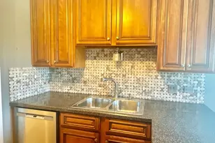 575 Greystone Ln, Wheeling, IL 60090 - Photo 3