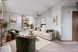 1272 Tennyson Ln, Naperville, IL 60540 - Photo 5