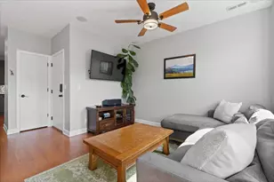 1338 W Addison St, Chicago, IL 60613 - Photo 5