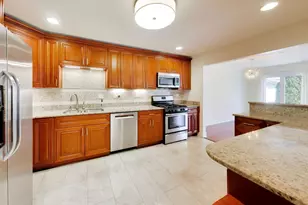 520 Hummingbird Ln, Deerfield, IL 60015 - Photo 13