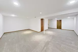 520 Hummingbird Ln, Deerfield, IL 60015 - Photo 29