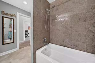 548 Silver Aspen Cir, Crystal Lake, IL 60014 - Photo 23