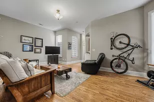 108 W Locust St, Bloomington, IL 61701 - Photo 7