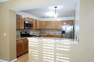 172 Crescent Ln, Schaumburg, IL 60193 - Photo 7