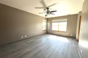 7031 S Stratton Ln, Gurnee, IL 60031 - Photo 9