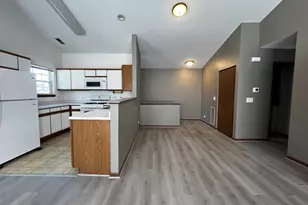 7031 S Stratton Ln, Gurnee, IL 60031 - Photo 5