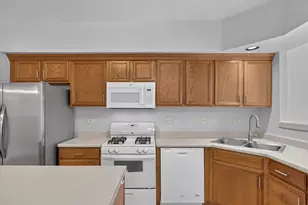 533 Cherry Hill Ct, Schaumburg, IL 60193 - Photo 11