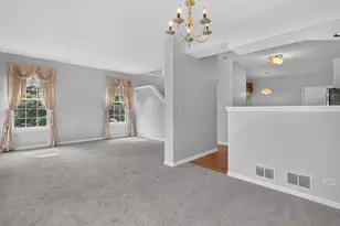 533 Cherry Hill Ct, Schaumburg, IL 60193 - Photo 9
