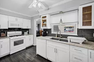 80 Essex Rd, Elk Grove Village, IL 60007 - Photo 3