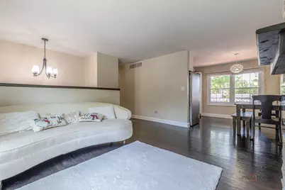 690 Macarthur Drive, Buffalo Grove, IL 60089 - Photo 3