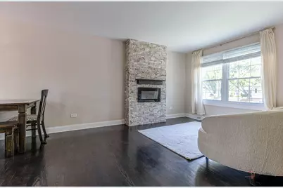 690 Macarthur Drive, Buffalo Grove, IL 60089 - Photo 7