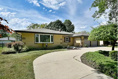 132 S Staffire Drives, Schaumburg, IL 60193 - Photo 3