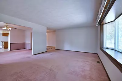 132 S Staffire Drives, Schaumburg, IL 60193 - Photo 9
