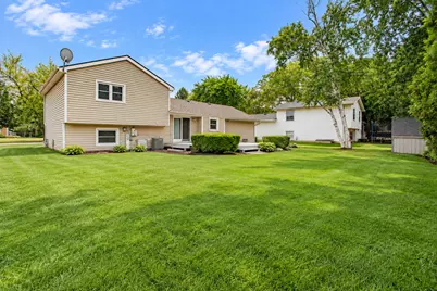 5112 W Greenbrier Drive, McHenry, IL 60050 - Photo 15