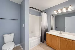 189 Polaris Dr, Lake in the Hills, IL 60156 - Photo 17