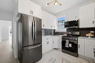 7948 S Colfax Ave, Chicago, IL 60617 - Photo 13
