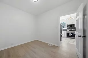 7948 S Colfax Ave, Chicago, IL 60617 - Photo 21