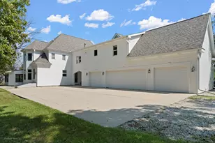 2027 Oak Forest Dr, Morris, IL 60450 - Photo 3