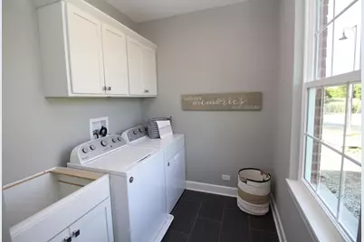 10744 W Clocktower Drive, Countryside, IL 60525 - Photo 9