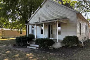 660 W Jackson St, Virden, IL 62690 - Photo 3