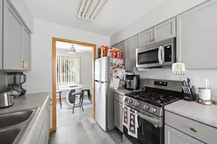 1989 Georgetown Ln, Hoffman Estates, IL 60169 - Photo 13