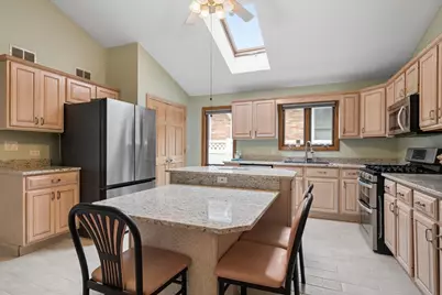 7645 W Rascher Avenue, Chicago, IL 60656 - Photo 11