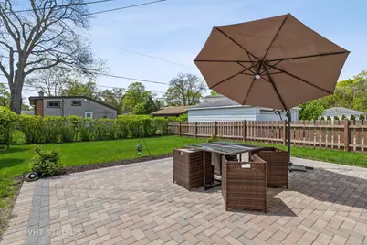 331 E Lake Avenue, Glenview, IL 60025 - Photo 23