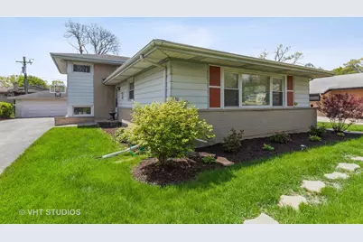 331 E Lake Avenue, Glenview, IL 60025 - Photo 1