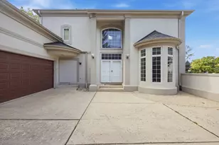 351 Willowood Ln, Willowbrook, IL 60527 - Photo 3