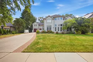 351 Willowood Ln, Willowbrook, IL 60527 - Photo 1