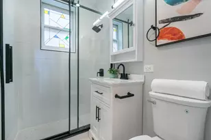 626 W Waveland Ave, Chicago, IL 60613 - Photo 11