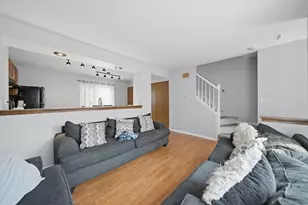 6374 Nugget Cir, Hanover Park, IL 60133 - Photo 7